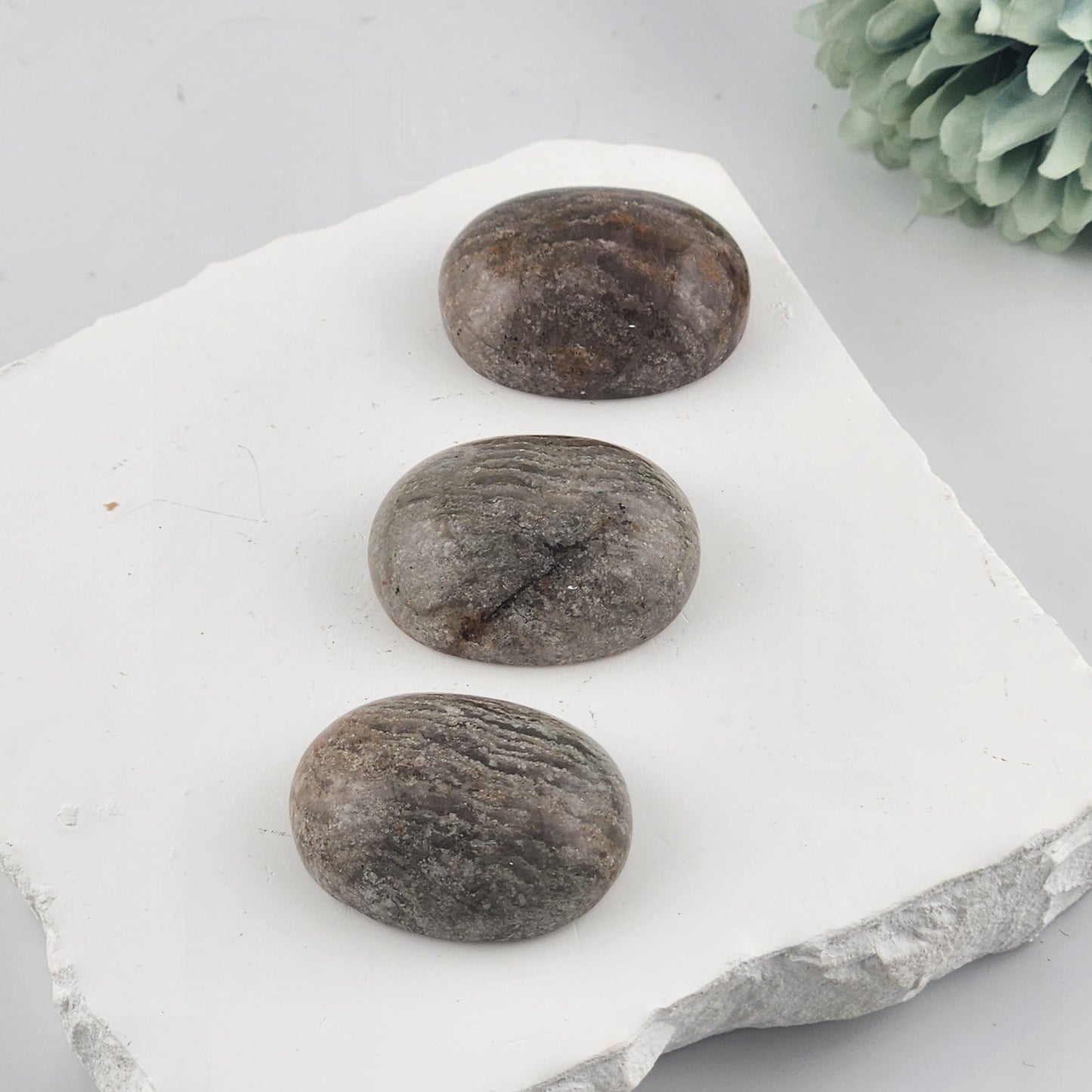 Thousand Layer Garden Quartz Mini Pebble