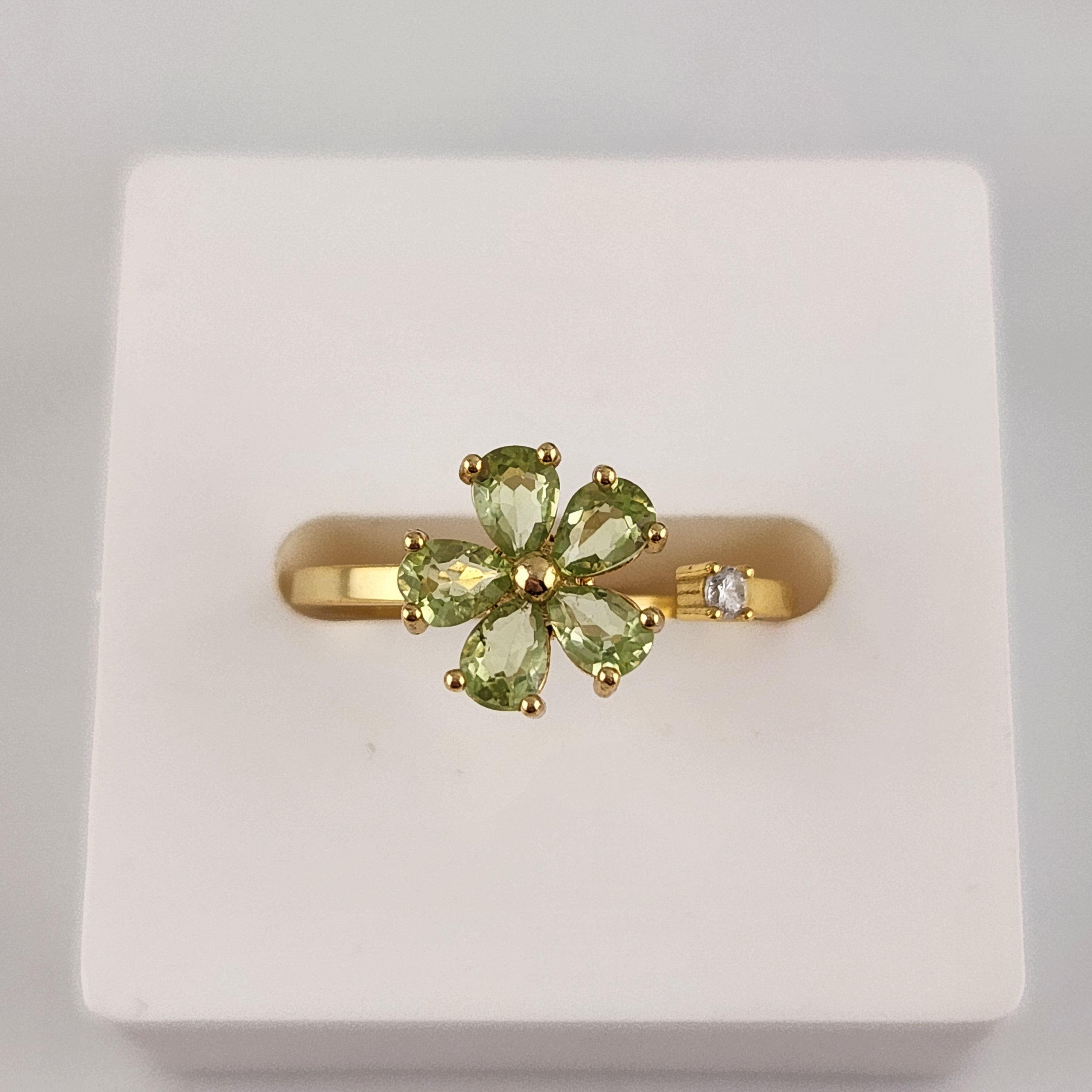 Fidget Spinning Peridot Flower Ring - Gold Adjustable