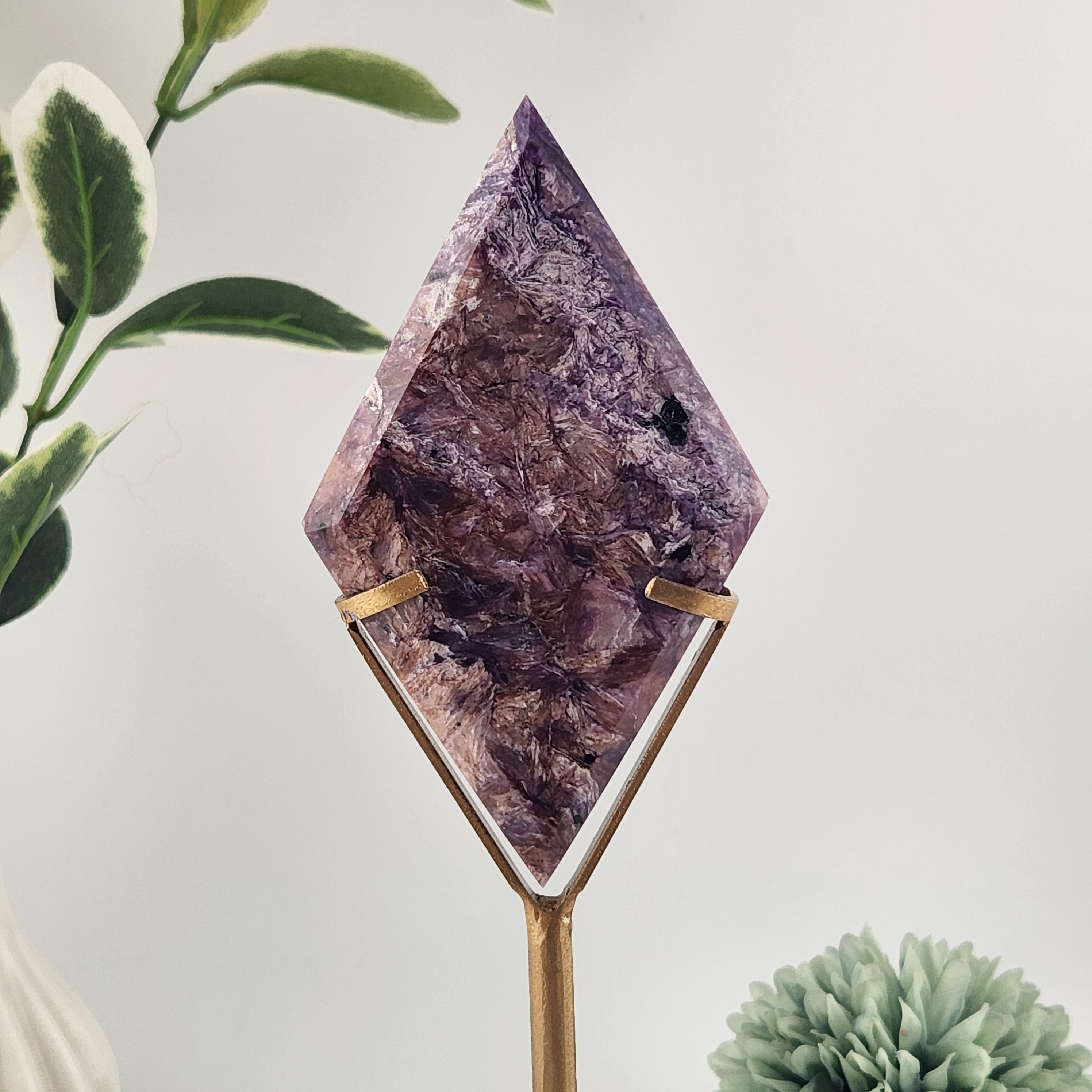 Chariot Diamond On Custom Stand