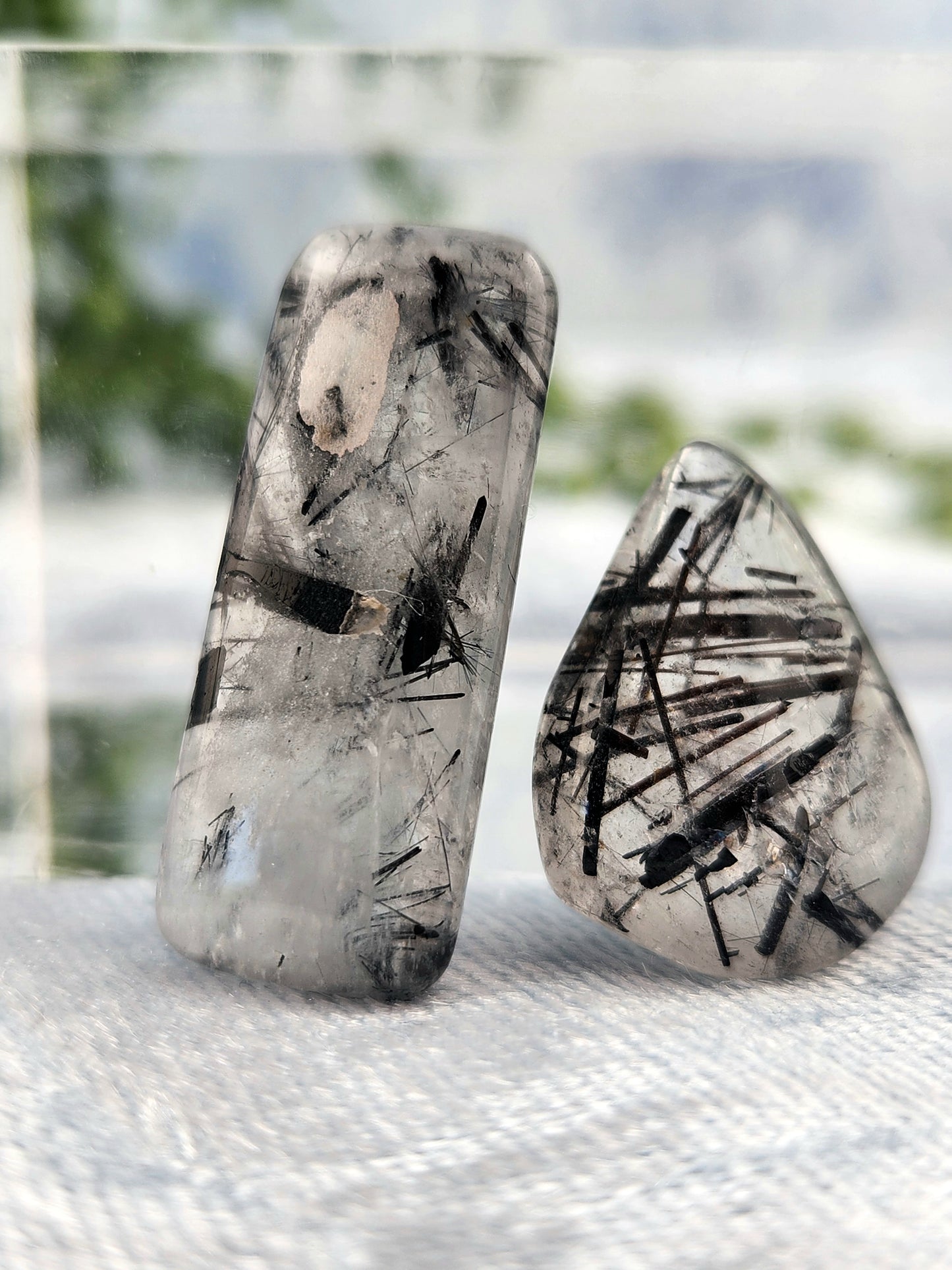 Black Rutile Cabs