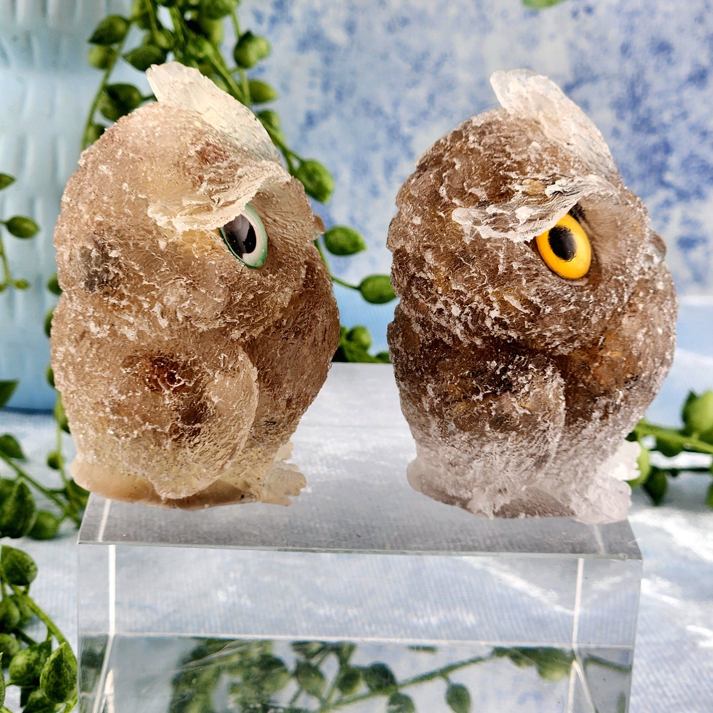 Gold Rutile Chip Resin Owl